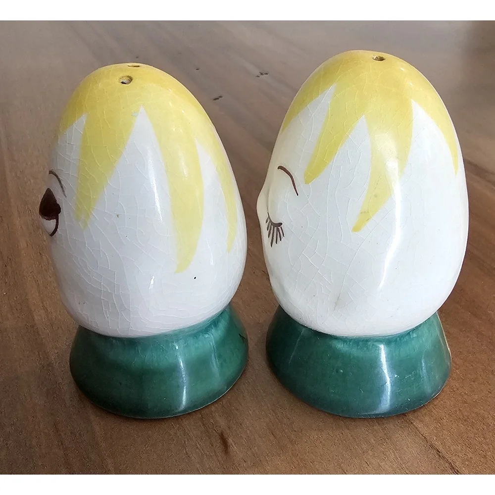 Vintage Anthropomorphic Ceramic Egg Shaped Salt & Pepper Shakers‎